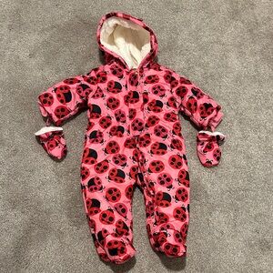 The children’s place lady bug snow suit / bunting 6-9 months
